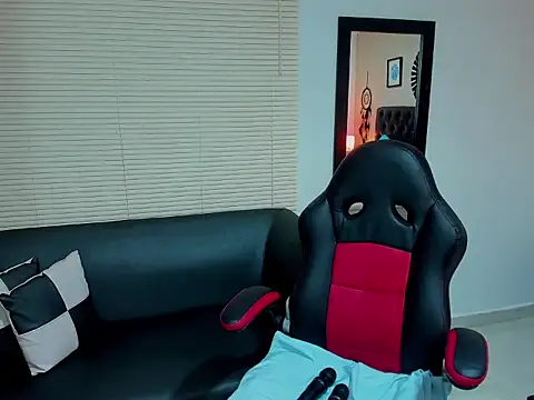 Snapshot of _LiilyWong chatting on November 6, 2025, 5:41 am LiilyWong online show from November 6, 2025, 5:41 am