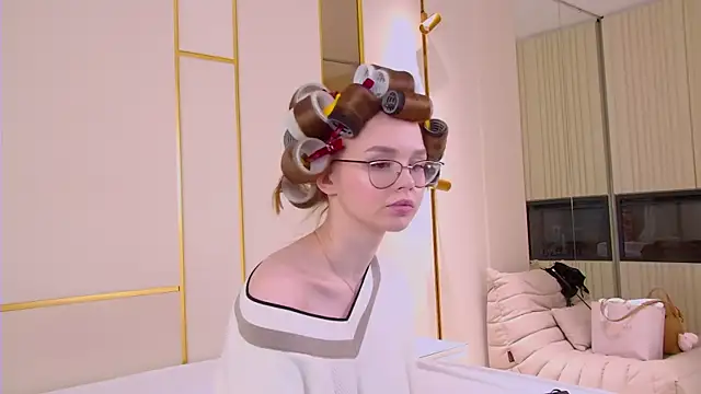 MiraBliss online show from March 31, 2026, 5:46 pm