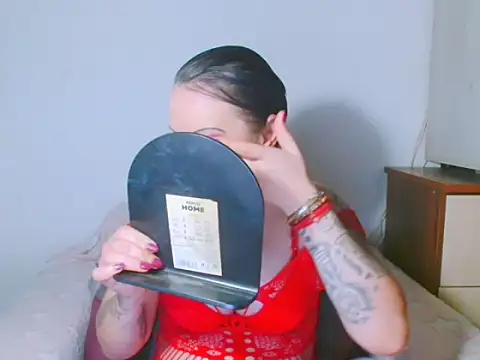 Snapshot of Aliceessencex chatting on January 26, 2025, 2:14 am Aliceessencex online show from January 26, 2025, 2:14 am