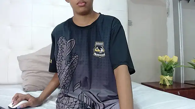 willow smitt online show from October 8, 2025, 11:52 am