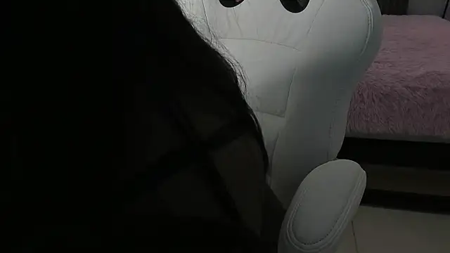 stephany summer online show from April 15, 2026, 7:32 pm