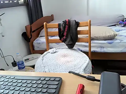 Snapshot of mak_mark92 chatting on October 19, 2025, 1:50 am mak mark92 online show from October 19, 2025, 1:50 am