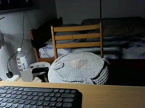 Snapshot of mak_mark92 chatting on October 19, 2025, 5:57 pm mak mark92 online show from October 19, 2025, 5:57 pm