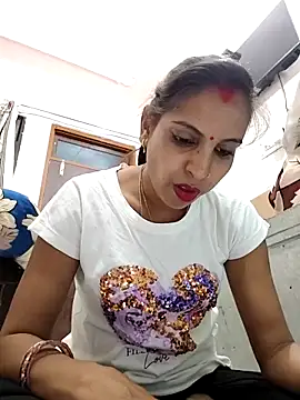 Snapshot of Hotty-Nidhi chatting on April 3, 2026, 5:44 pm Hotty-Nidhi online show from April 3, 2026, 5:44 pm