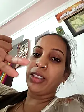 Snapshot of Hotty-Nidhi chatting on April 13, 2026, 5:24 am Hotty-Nidhi online show from April 13, 2026, 5:24 am