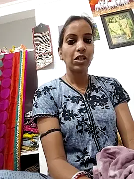 Snapshot of Hotty-Nidhi chatting on April 15, 2026, 3:24 am Hotty-Nidhi online show from April 15, 2026, 3:24 am