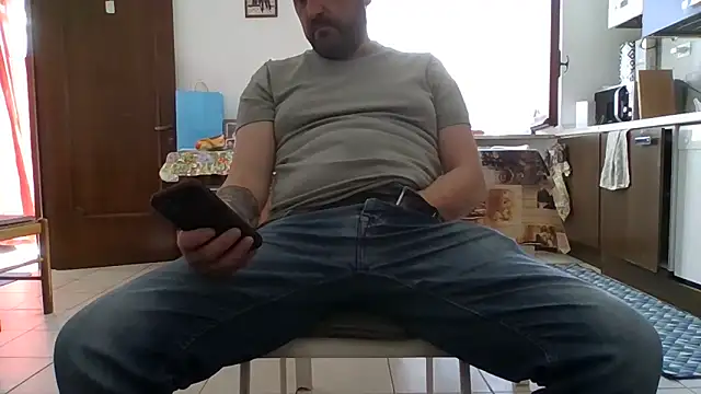 maxxxio12 online show from April 25, 2026, 1:41 pm