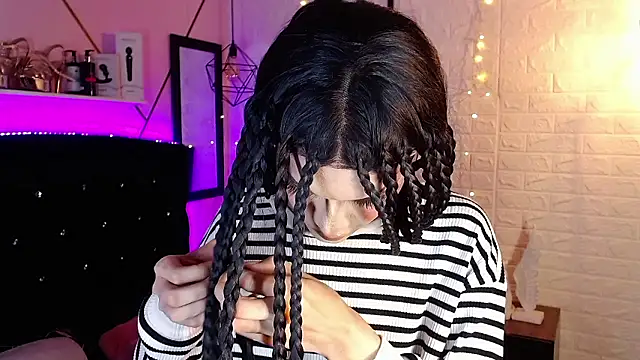 agatha rodriguez online show from January 12, 2026, 2:11 pm