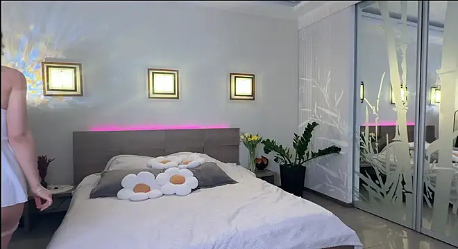 roselyn rose online show from March 6, 2026, 3:19 pm