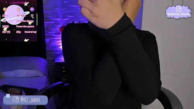 Melody Black  online show from November 7, 2025, 7:58 pm