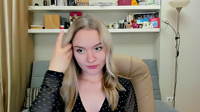 Kara Smith  online show from December 2, 2024, 1:03 am