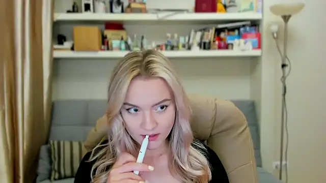 Kara Smith  online show from September 11, 2025, 11:27 pm