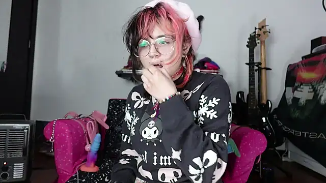 Snapshot of Devil_And_Princess chatting on September 9, 2025, 8:19 pm Devil And Princess online show from September 9, 2025, 8:19 pm