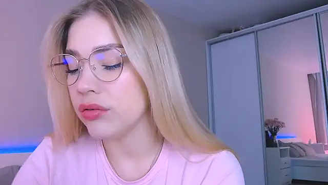 DIANAxxxDIAMOND online show from October 11, 2025, 8:13 am