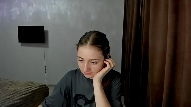 Snapshot of LilyHaart chatting on October 15, 2025, 4:12 am LilyHaart online show from October 15, 2025, 4:12 am