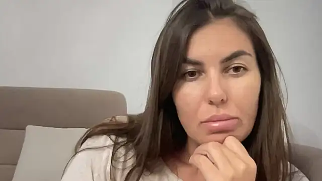 Snapshot of AngelinaMeov chatting on October 6, 2025, 2:47 pm AngelinaMeov online show from October 6, 2025, 2:47 pm