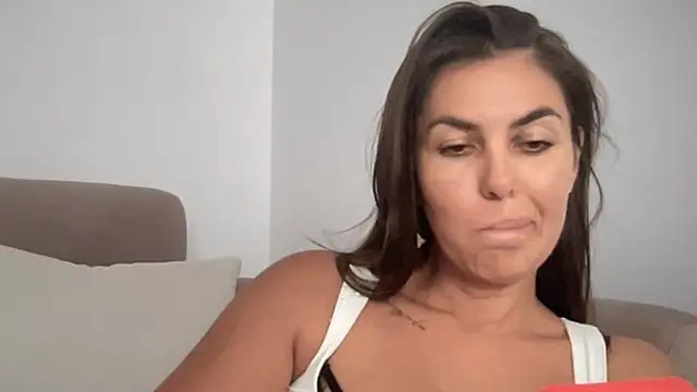 Snapshot of AngelinaMeov chatting on October 7, 2025, 12:57 pm AngelinaMeov online show from October 7, 2025, 12:57 pm