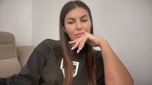 Snapshot of AngelinaMeov chatting on November 4, 2025, 7:46 pm AngelinaMeov online show from November 4, 2025, 7:46 pm