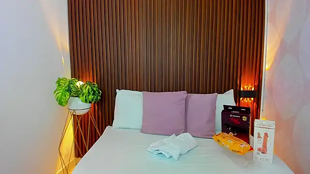 sophia martinezz  online show from March 19, 2025, 12:12 pm