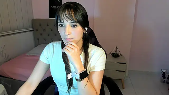 Tania Duque online show from November 25, 2025, 3:12 pm