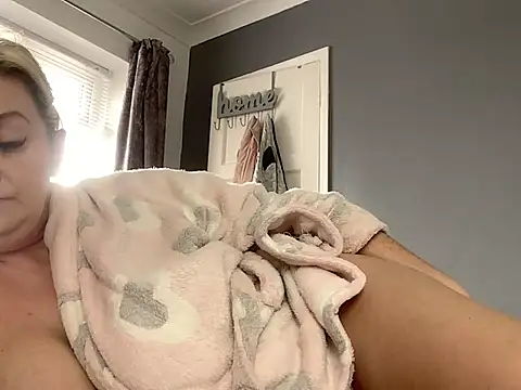 GoldenSquirter online show from March 21, 2025, 11:55 am