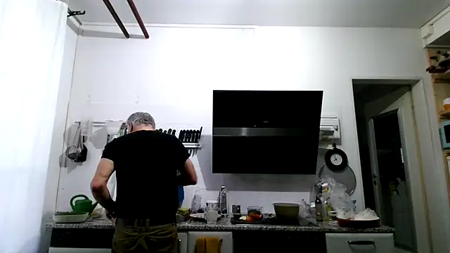 Snapshot of Berg_Boy chatting on February 24, 2026, 6:55 am Berg Boy online show from February 24, 2026, 6:55 am