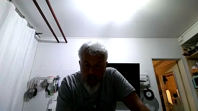 Snapshot of Berg_Boy chatting on March 15, 2026, 10:38 pm Berg Boy online show from March 15, 2026, 10:38 pm