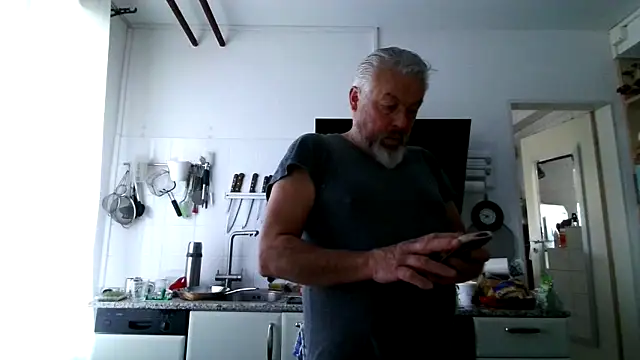 Berg Boy online show from April 3, 2026, 5:49 am