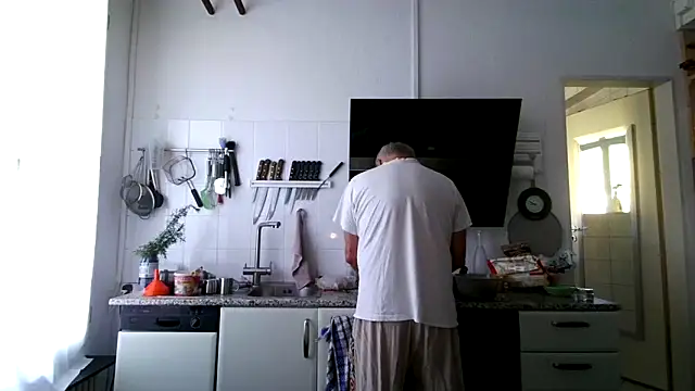 Berg Boy online show from April 25, 2026, 6:49 am