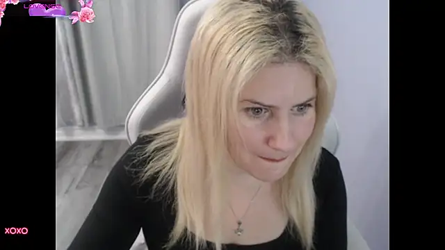Snapshot of BellaStar84 chatting on October 16, 2025, 12:28 pm BellaStar84 online show from October 16, 2025, 12:28 pm