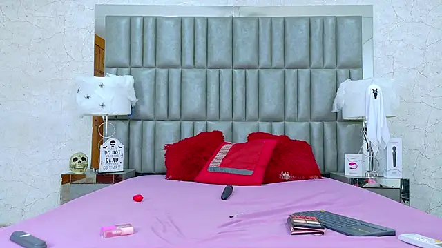 CamilaJohnston online show from October 16, 2025, 8:32 pm