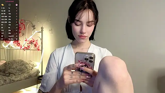 Snapshot of glamourr chatting on October 14, 2025, 9:43 am glamourr online show from October 14, 2025, 9:43 am