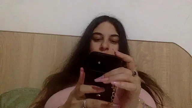 Veramaia online show from May 16, 2026, 10:12 am