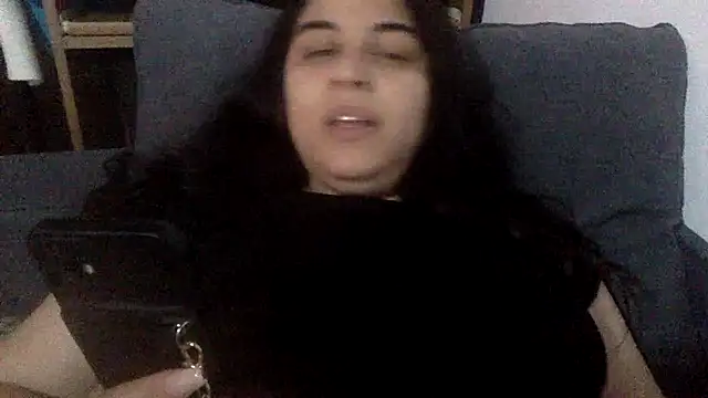 Veramaia online show from May 17, 2026, 6:04 pm