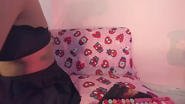 kitty-kryss online show from April 6, 2026, 3:35 pm