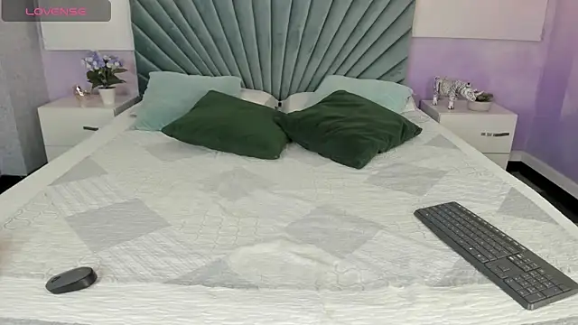 JulietSofia online show from September 16, 2025, 3:51 am