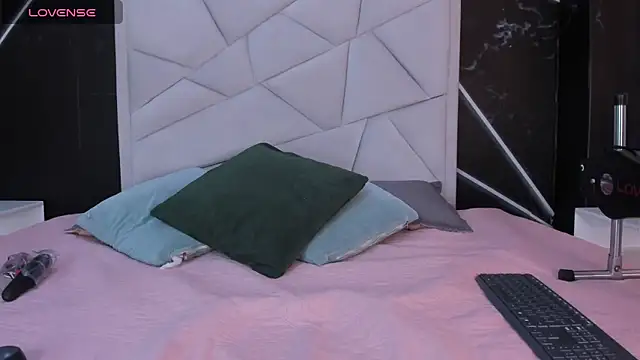 JulietSofia online show from March 28, 2026, 8:08 pm