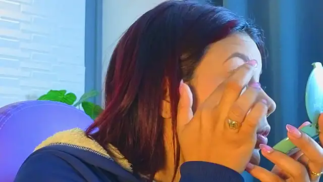 TiffanyWalk online show from March 17, 2026, 12:30 pm