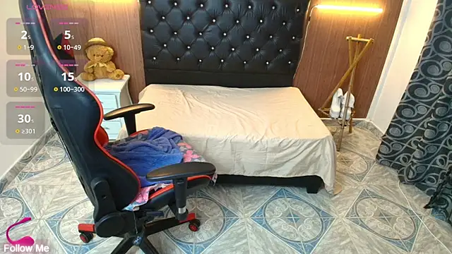 adrianax28 online show from March 13, 2026, 3:46 am