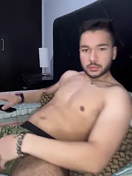 Snapshot of alejocoleman chatting on October 28, 2025, 9:50 pm alejocoleman online show from October 28, 2025, 9:50 pm