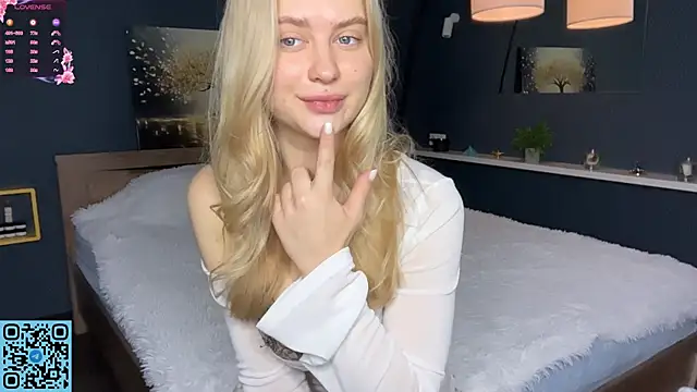 Snapshot of RadiantBliss chatting on November 1, 2025, 7:27 pm RadiantBliss online show from November 1, 2025, 7:27 pm