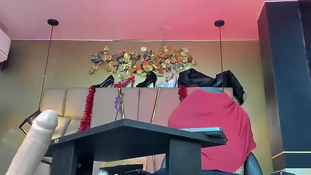 Kendraa Hot online show from February 3, 2026, 11:54 pm