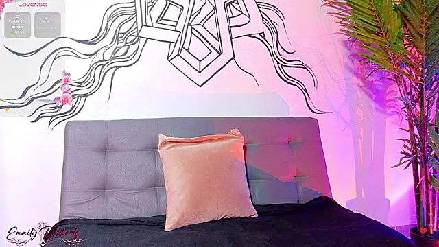 Snapshot of Emmi_Roberts chatting on February 12, 2026, 12:16 am Emmi Roberts online show from February 12, 2026, 12:16 am