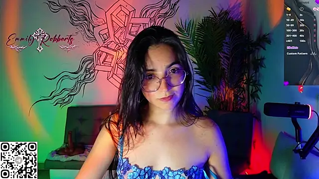 Emmi Roberts online show from May 2, 2026, 1:32 am