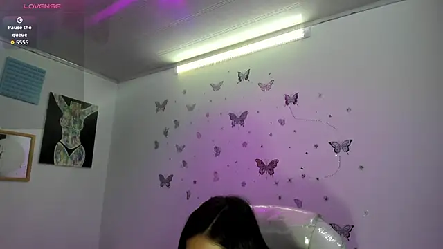 Pretty Johnson  online show from March 25, 2026, 11:49 am