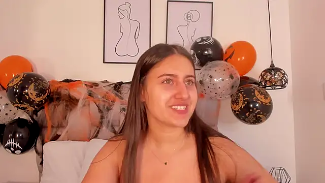 Hanna Evans   online show from October 23, 2025, 12:37 pm