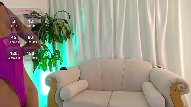 YuliethPetite online show from July 9, 2026, 11:25 am