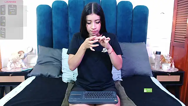 Snapshot of Lili_Opal chatting on October 16, 2025, 12:06 pm Lili Opal online show from October 16, 2025, 12:06 pm