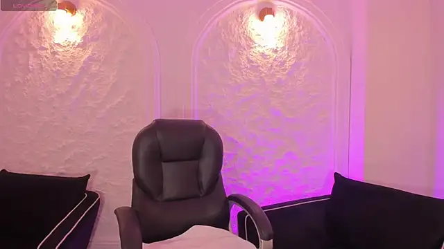 CandaseRussell online show from December 15, 2025, 1:10 am