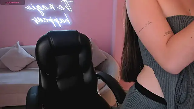 MaiaCollins online show from November 2, 2025, 11:45 am